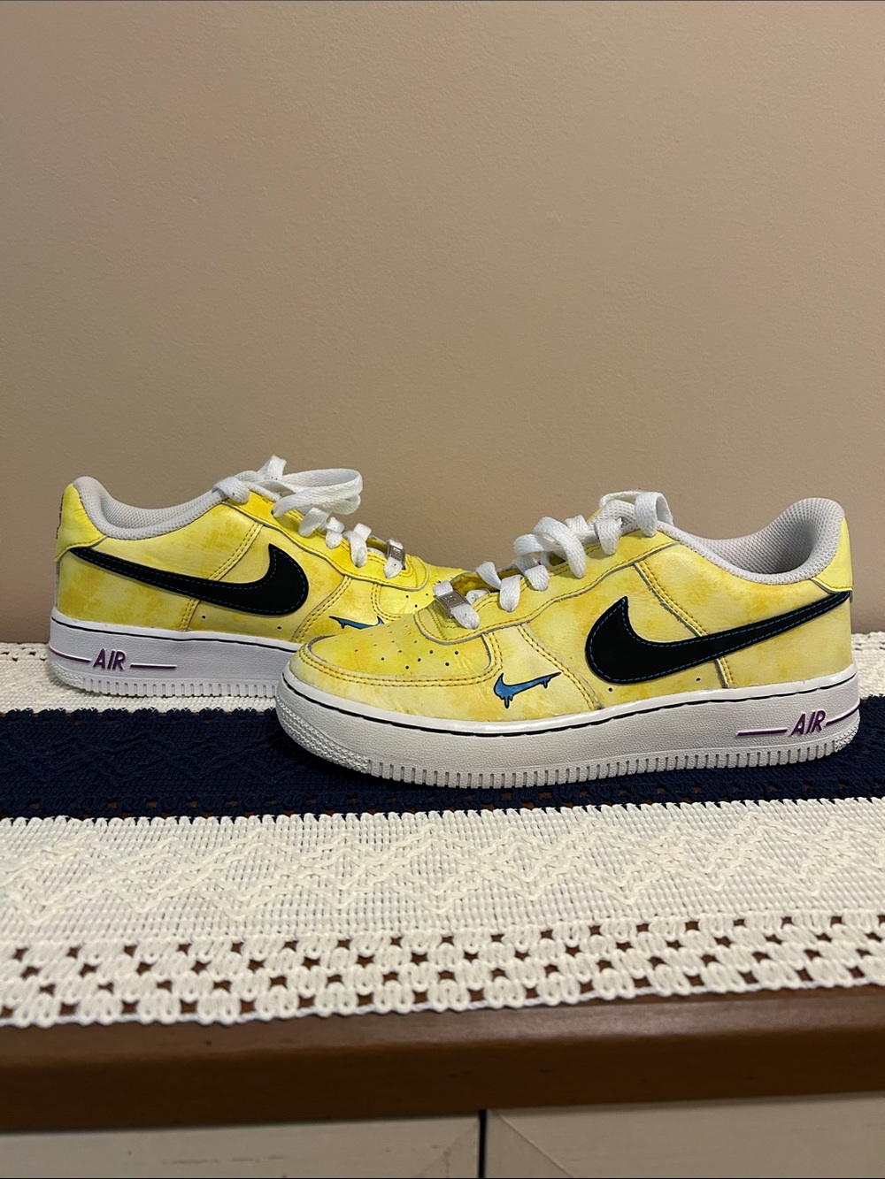 Nike Kids Yellow and Black Air Force One Sun Club Sneakers